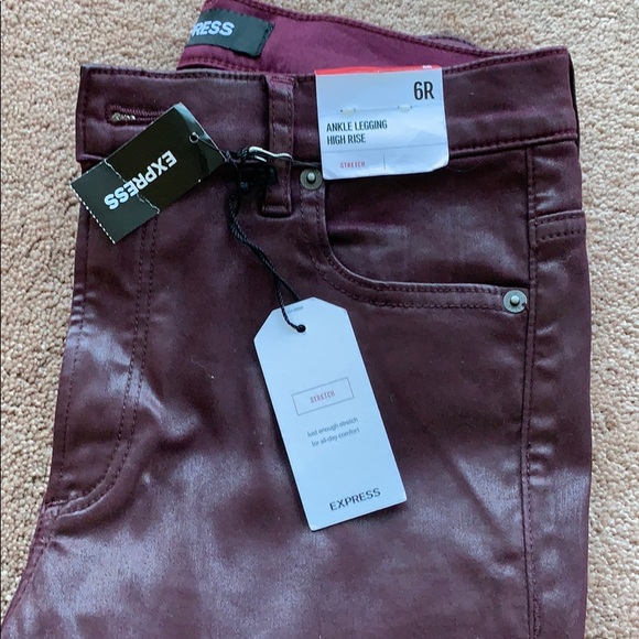 Burgundy sheen coated stretch leggings. - Picture 3 of 4